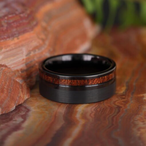 Tungsten Oak Offset – Men's Wood Inlay Tungsten Ring - Image 4