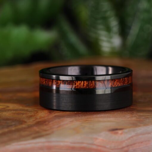 Tungsten Oak Offset – Men's Wood Inlay Tungsten Ring - Image 5