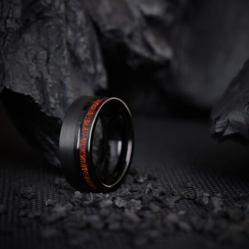 Tungsten Oak Offset – Men's Wood Inlay Tungsten Ring - Image 3